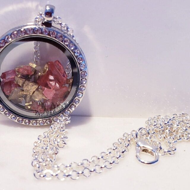 Rhinestone necklace with fillers.
